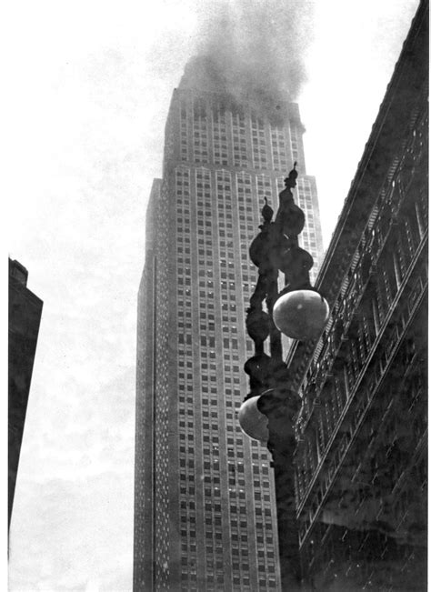 plane crashes into empire state building 1945
